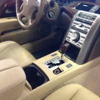 Interior display of center console and dashboard in Acura RL